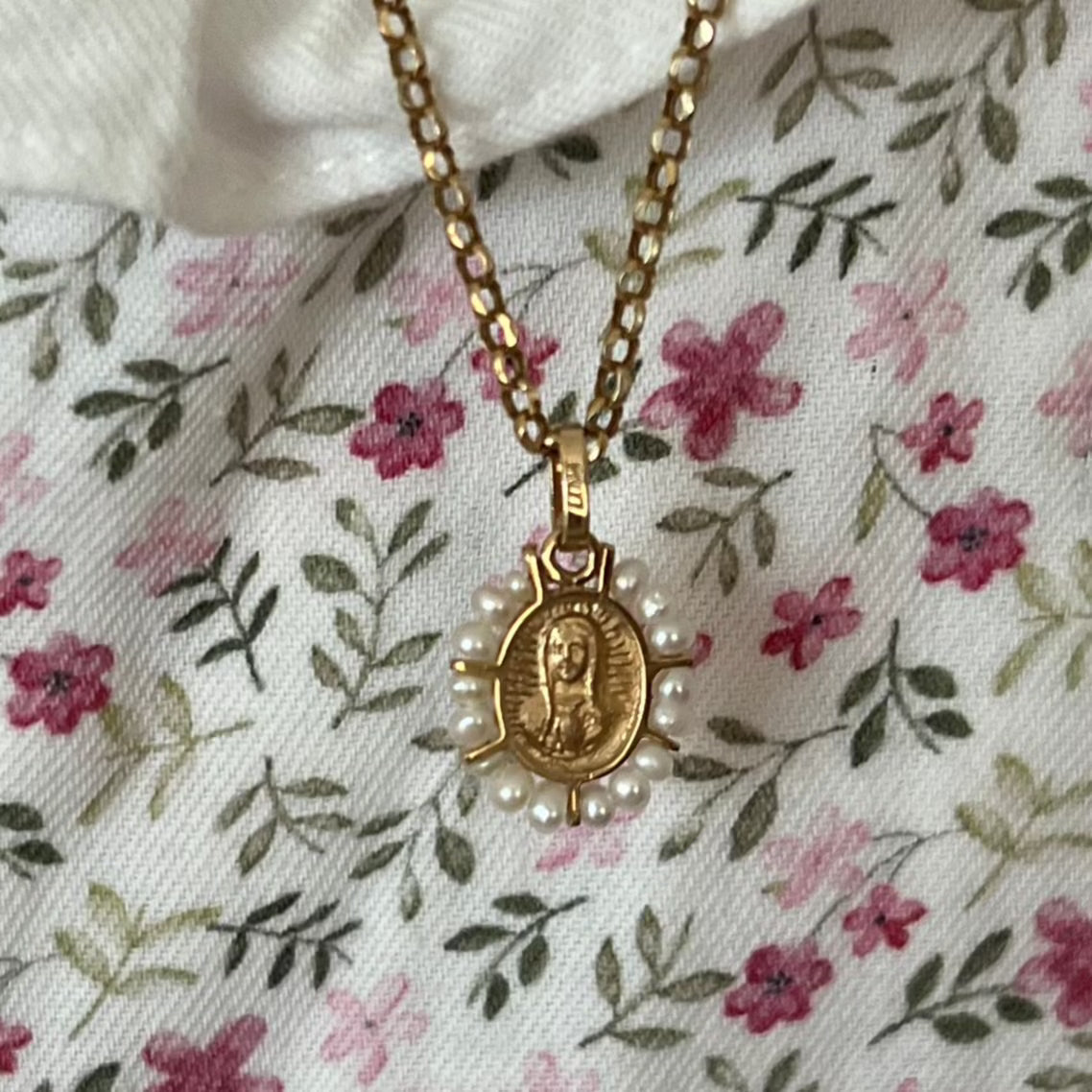 Medalla Virgen Maria Ovalada con Perlas