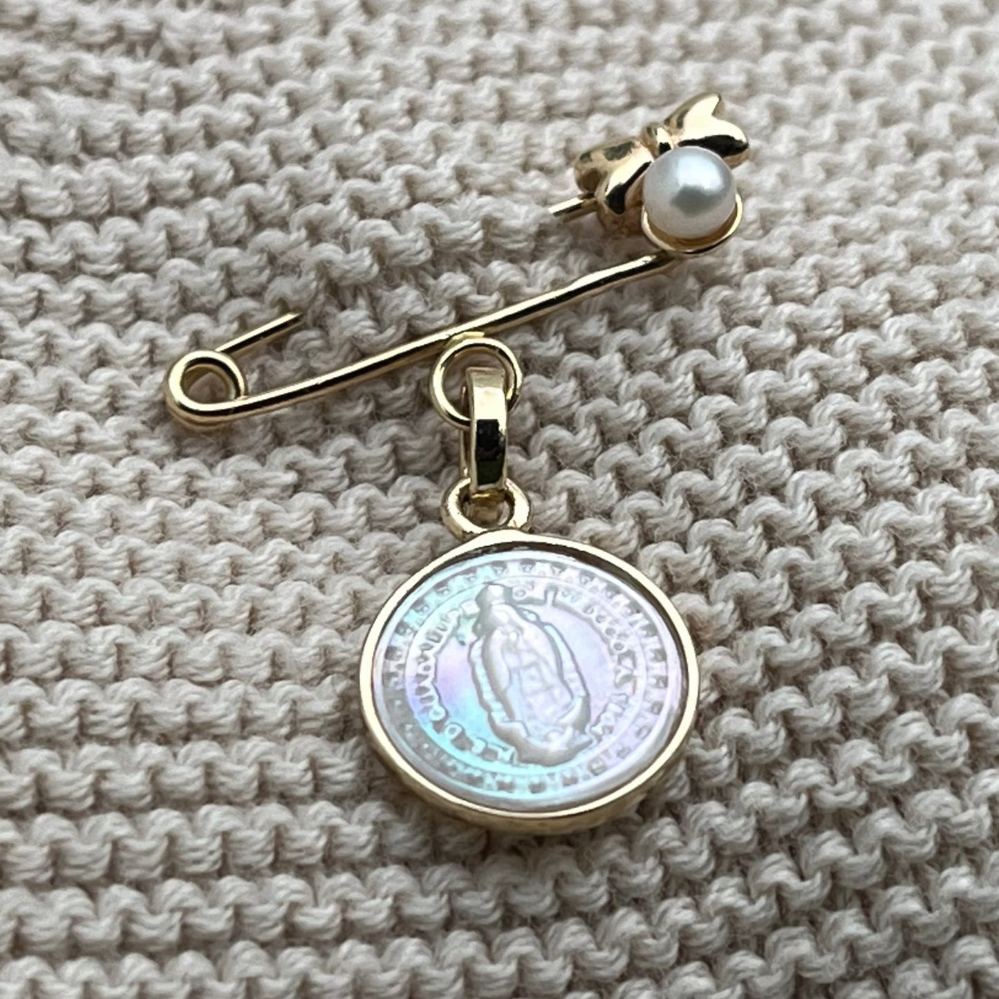 Medalla Redonda Virgen de Guadalupe Madre Perla