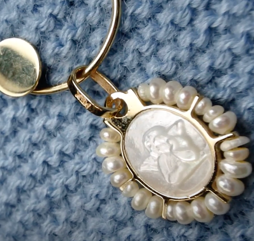 Medalla Oval Ángel de la Guarda Madre Perla con Perlas