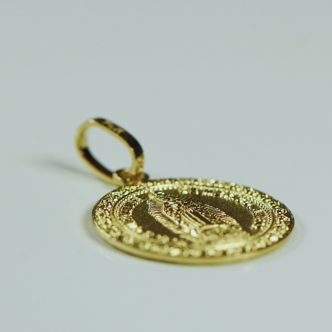 Medalla Redonda Virgen de Guadalupe Troquelada Ligera