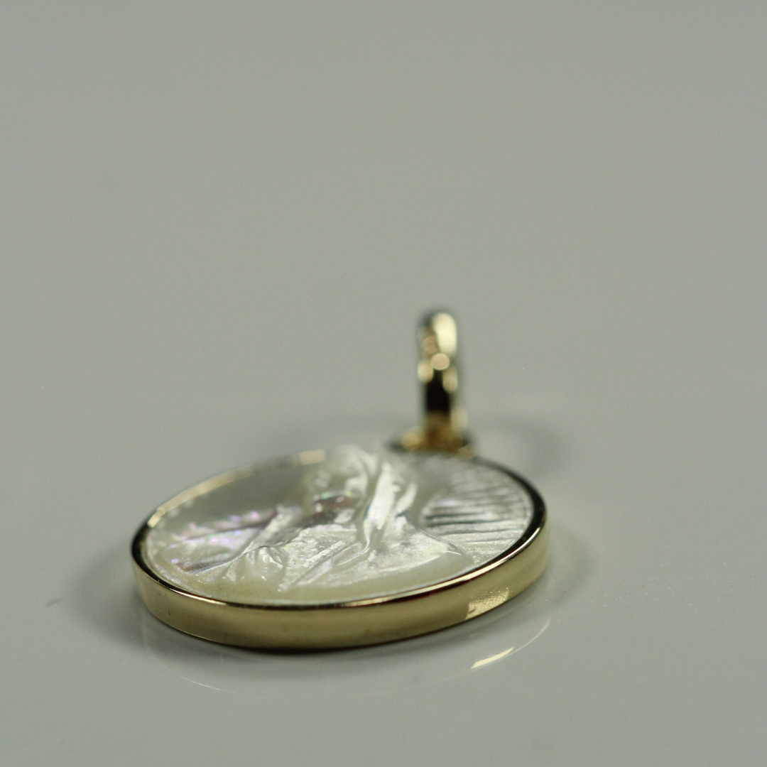 Medalla Redonda Virgen Madre Perla