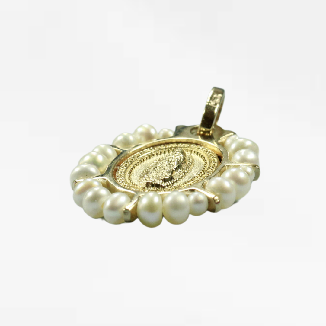 Medalla Oval Virgen de Guadalupe Troquelada con Perlas